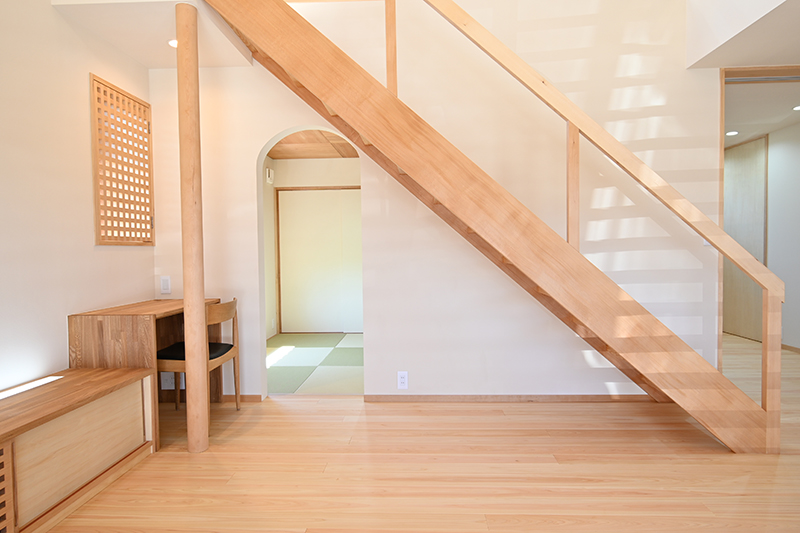 穂高の家階段と和室の写真
